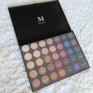 New 35V Stunning Vibes Artistry Eyeshadow Palette